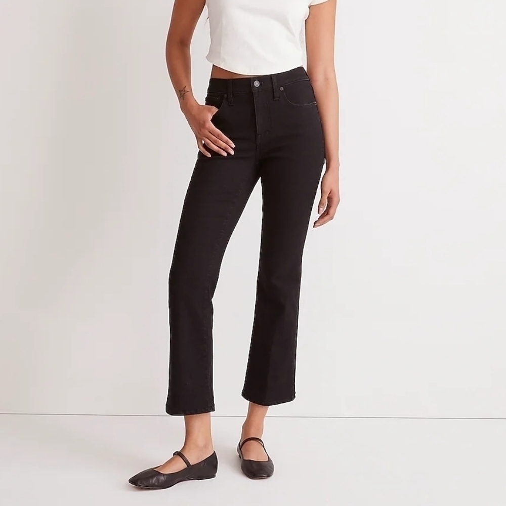 Madewell The Petite Kick Out Crop Jeans in Black Rinse Wash size 24P NM812